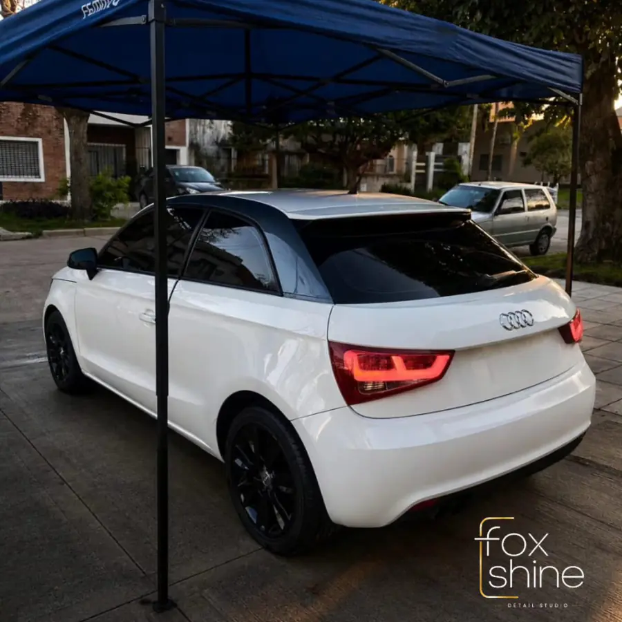 Audi A1 blanco de atrás